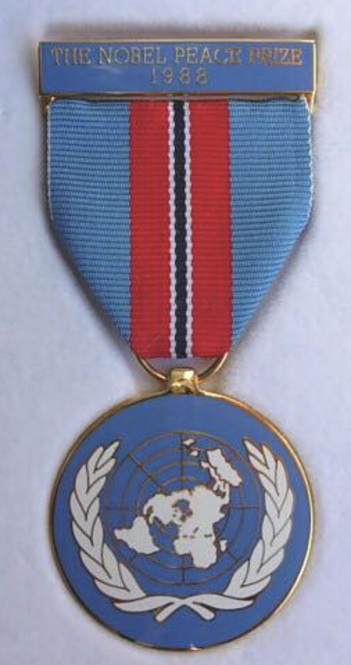 Fredsprismedaljen på militær uniform