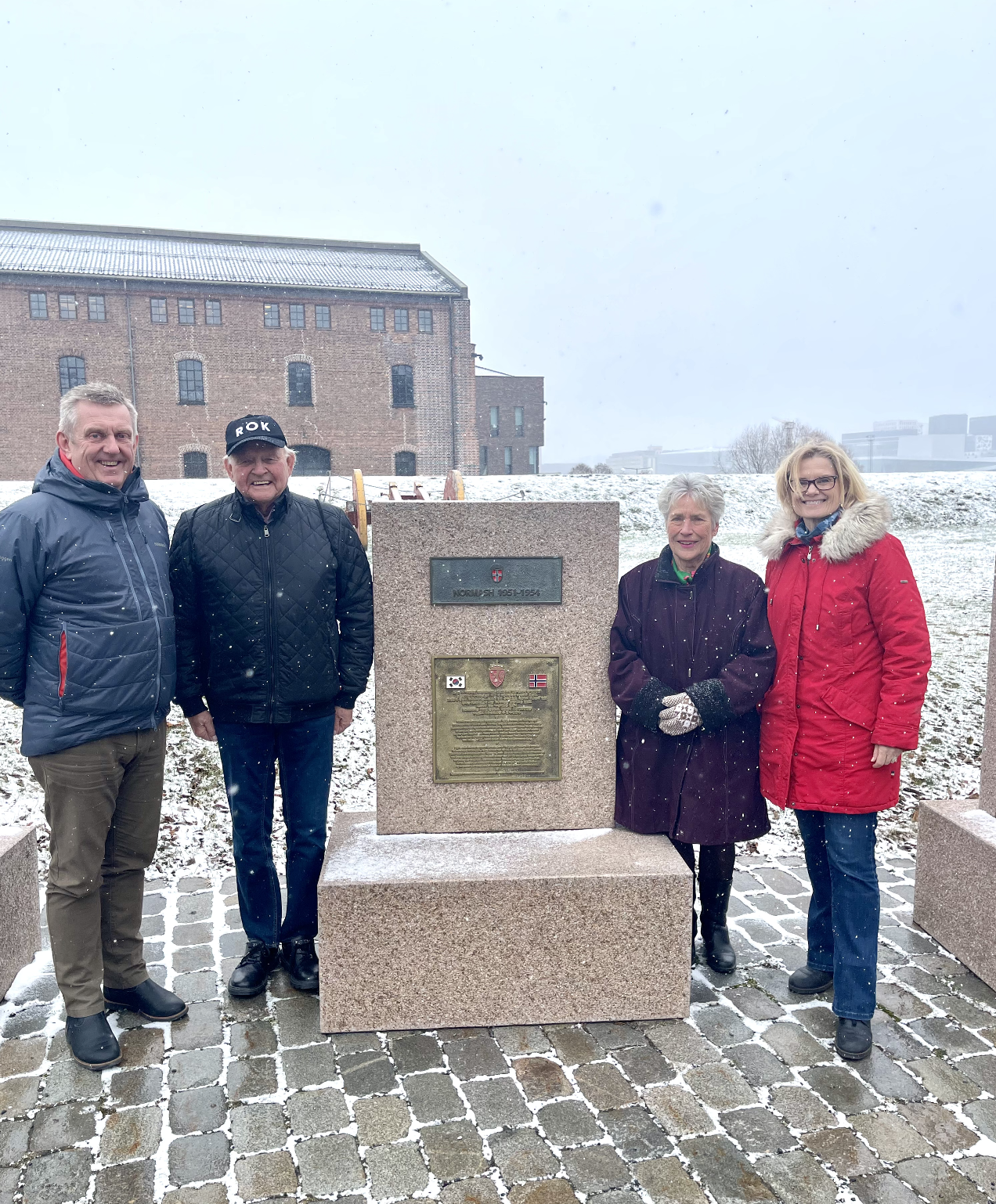 Bekransning av minnesmerket over NORMASH sikret